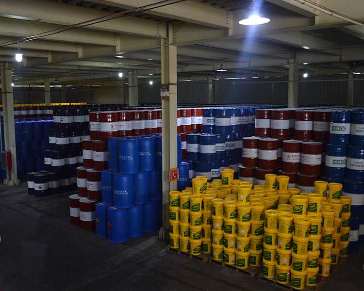 山西鑫瑞澤 講解山西潤(rùn)滑油變渾濁原因及泡沫產(chǎn)生和危害？